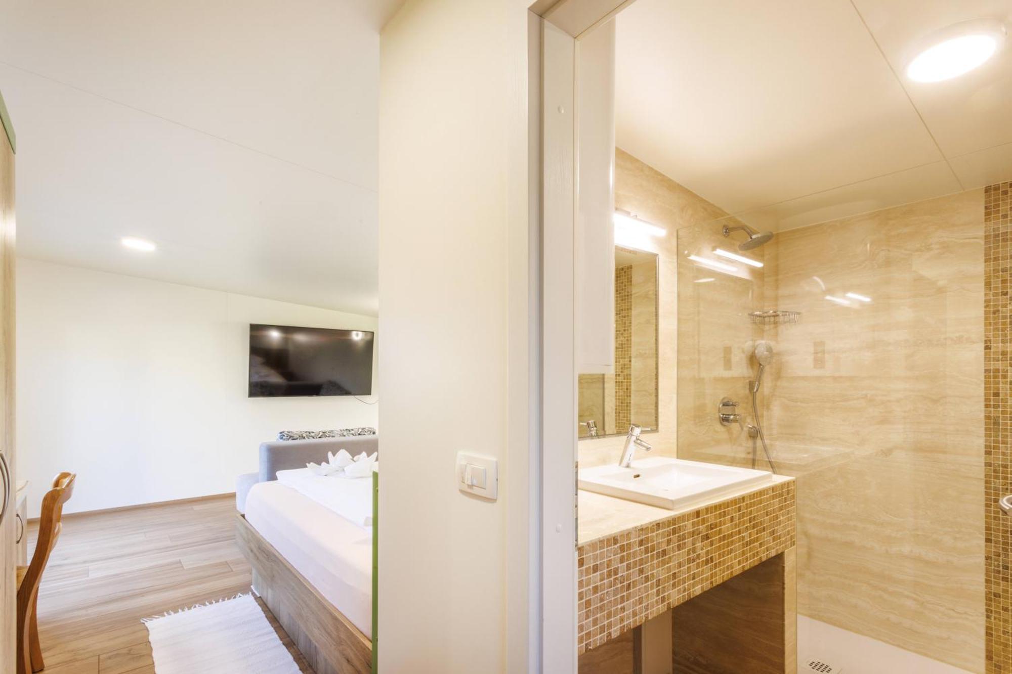 Mobile House Vegov Hram Hotel Dol pri Ljubljani ภายนอก รูปภาพ