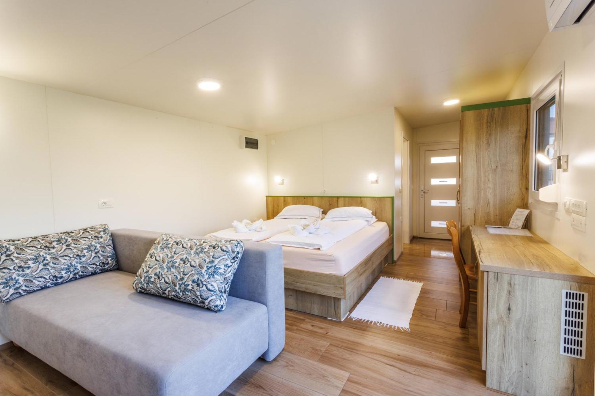 Mobile House Vegov Hram Hotel Dol pri Ljubljani ภายนอก รูปภาพ