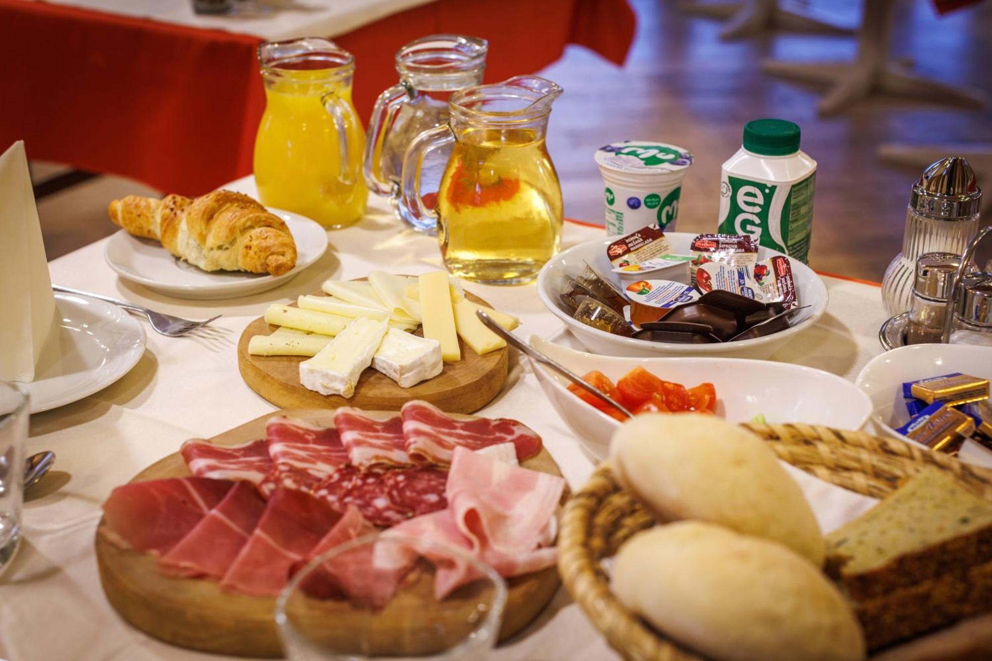 Mobile House Vegov Hram Hotel Dol pri Ljubljani ภายนอก รูปภาพ