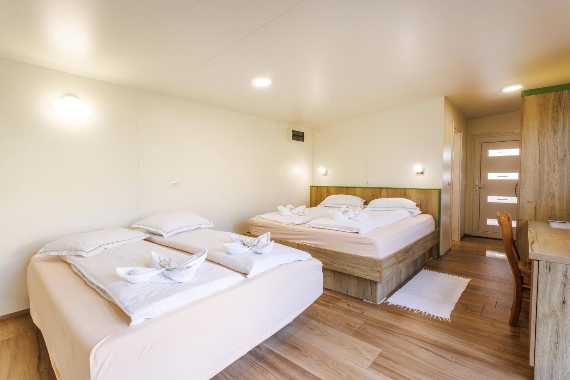Mobile House Vegov Hram Hotel Dol pri Ljubljani ภายนอก รูปภาพ