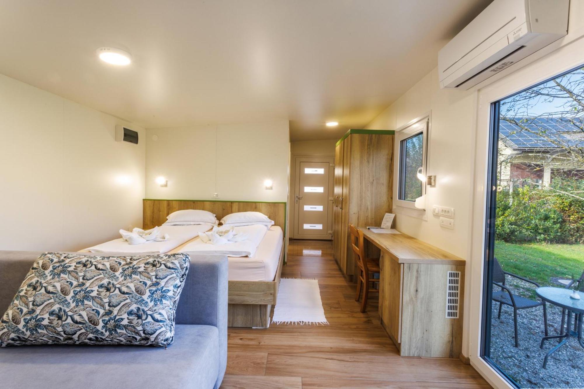 Mobile House Vegov Hram Hotel Dol pri Ljubljani ภายนอก รูปภาพ